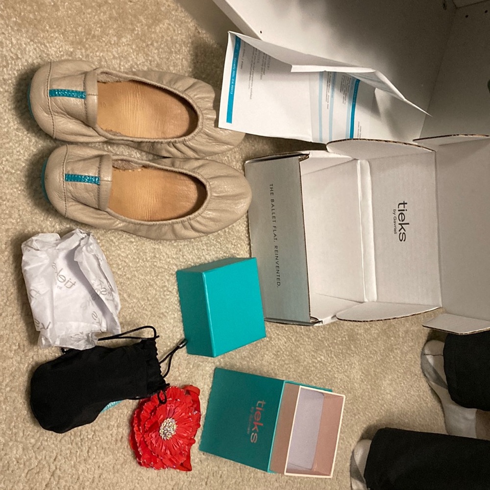 Tieks in feather grey